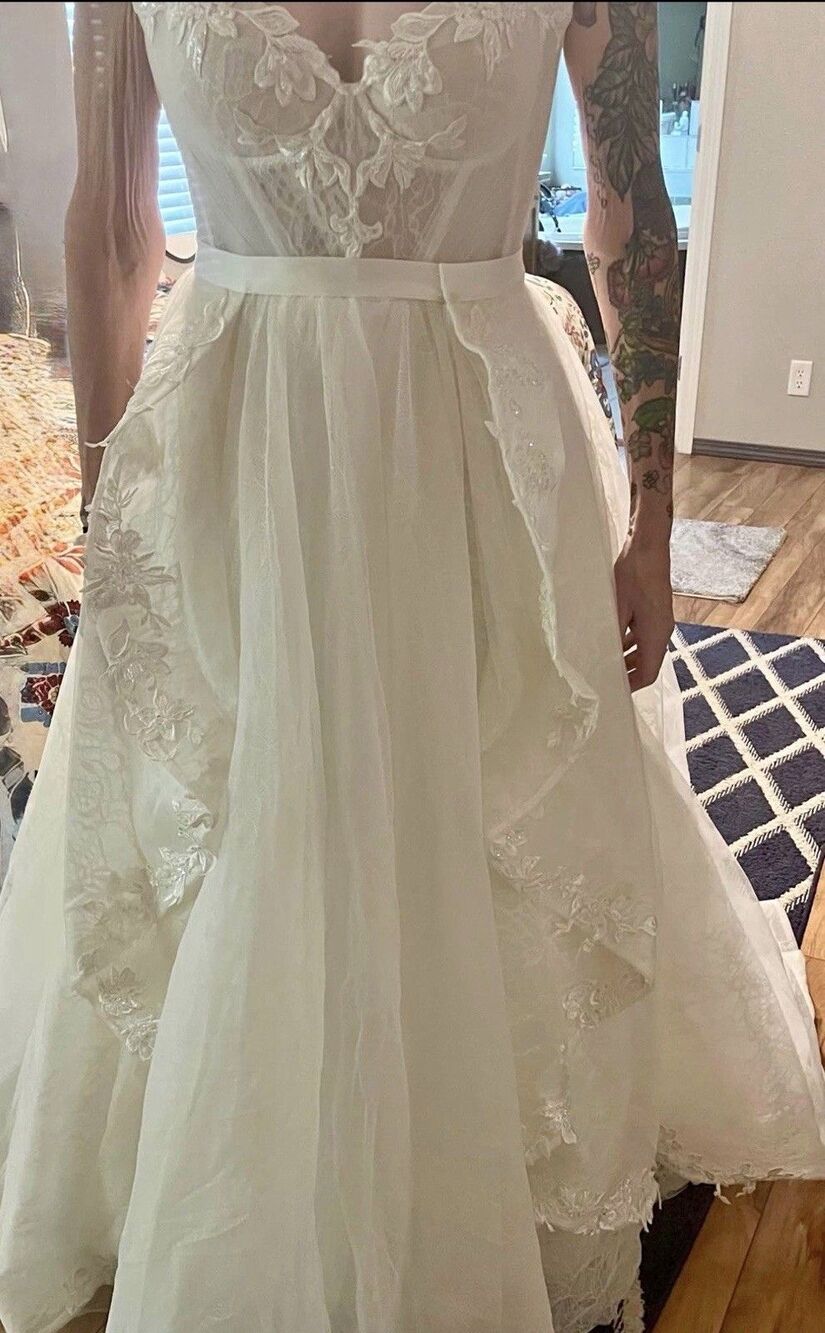 EUC Wedding Dress Lace/Beaded~Alex Veil~Professionally Clean’d Removable Train